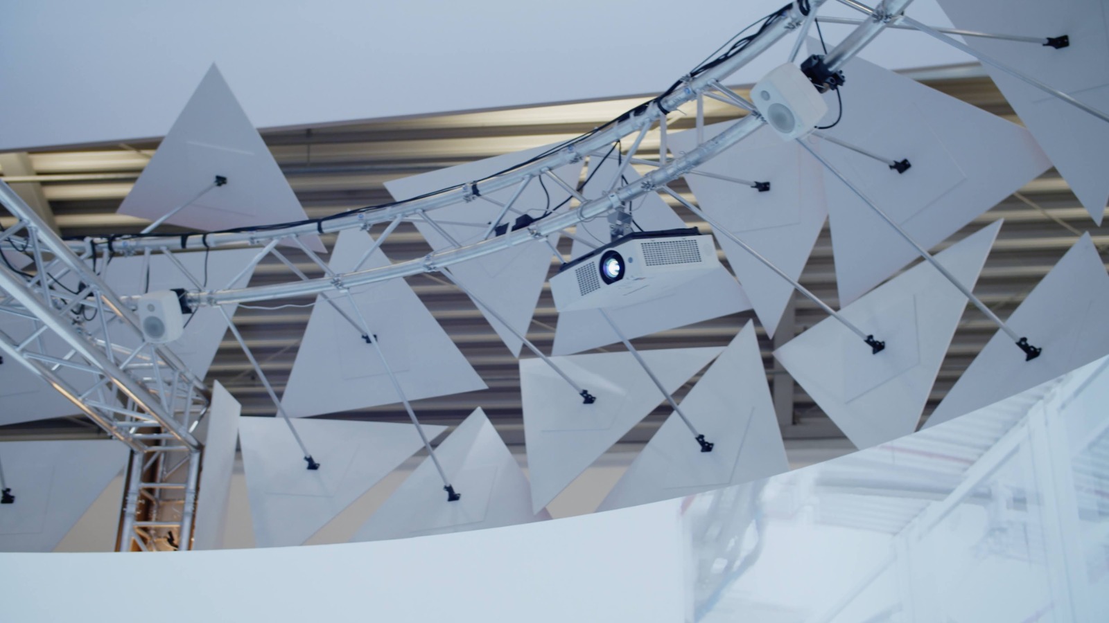 Introducing the modular and mobile 360° show-cinema for KUKA AG.